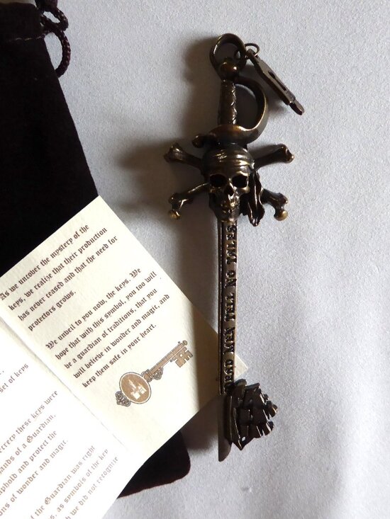 Disney Other - NEW VINTAGE DISNEY MAGIC KEY COLLECTION PIRATES CARIBBEAN METAL SKELETON KEY
